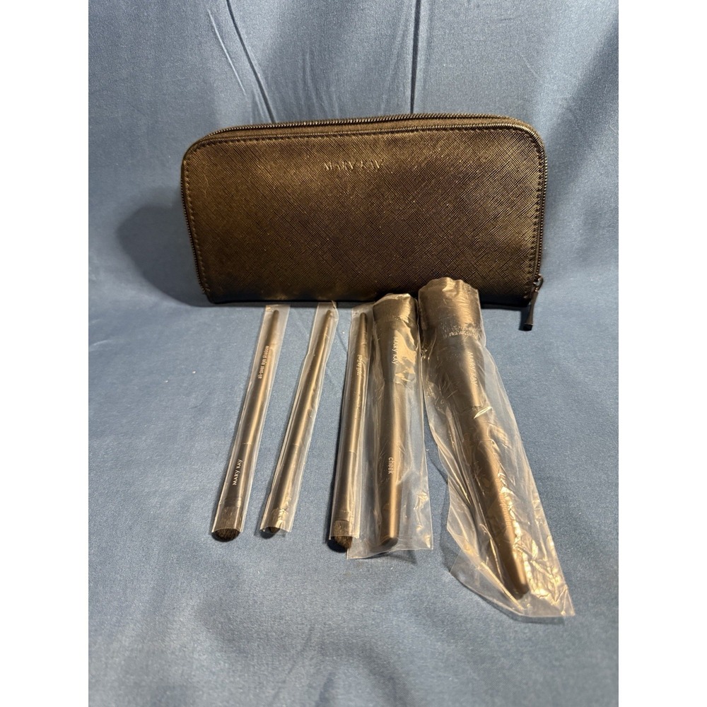 Mary Kay Essential Brush Collection 5 Brushes & Bag‎ NWT